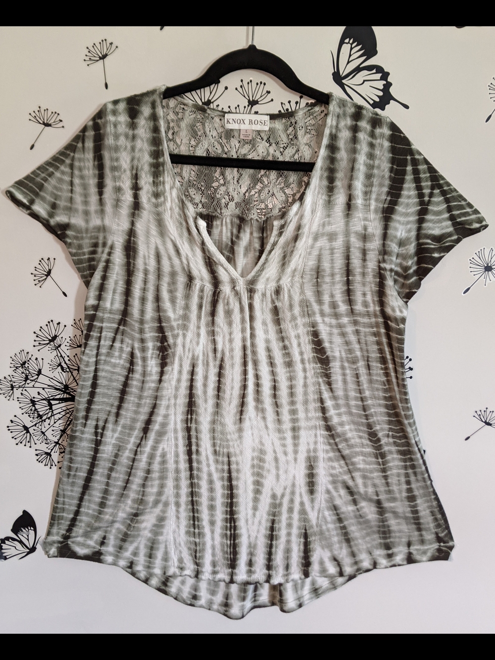 Knox Rose Olive and White Tie-Dye V-Neck Short Sleeve Top